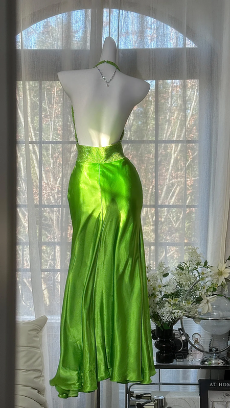 Green halter-neck, fitted waist, backless, sexy bodycon ball gown R8095