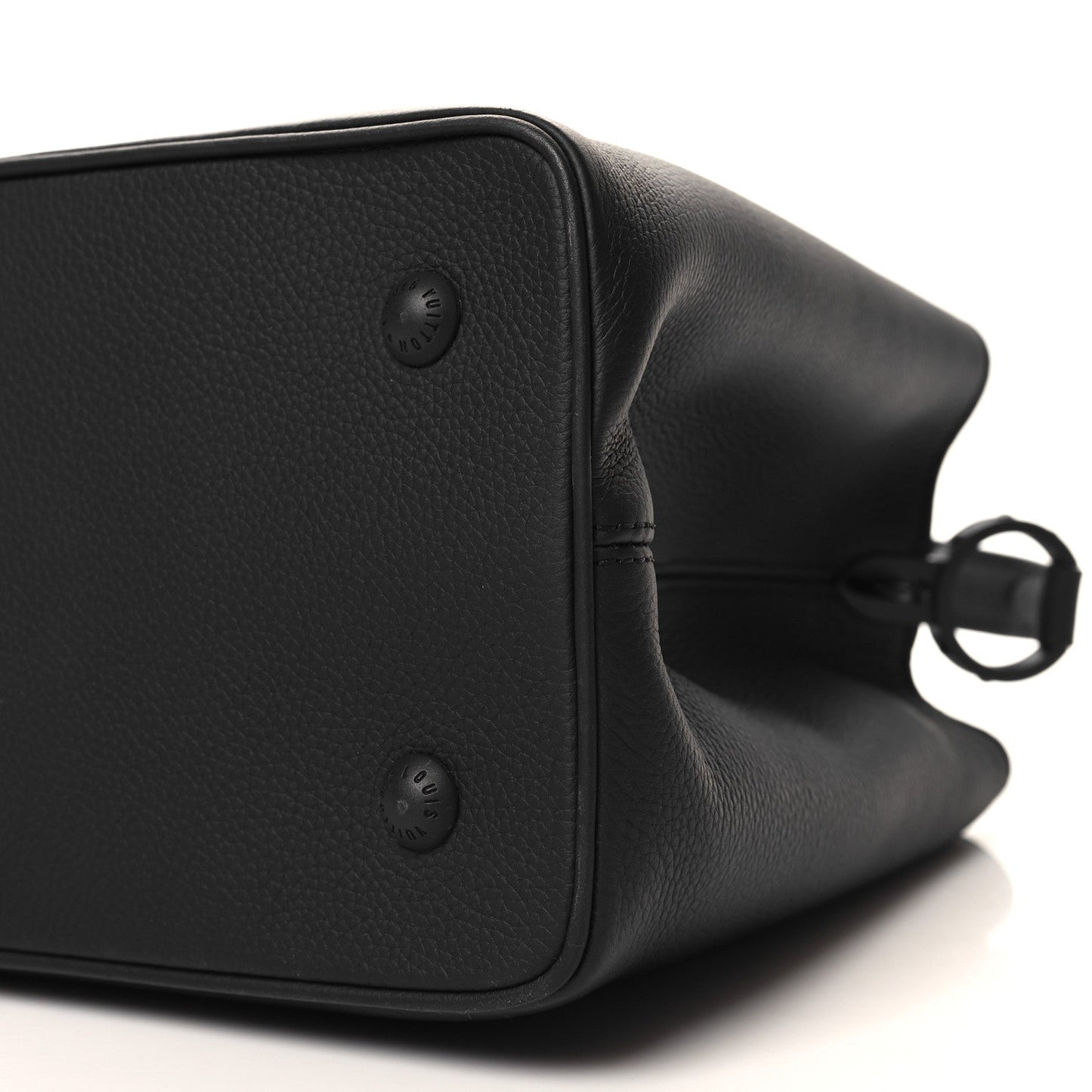 Taurillon Capucines GM Souple Matte Black
