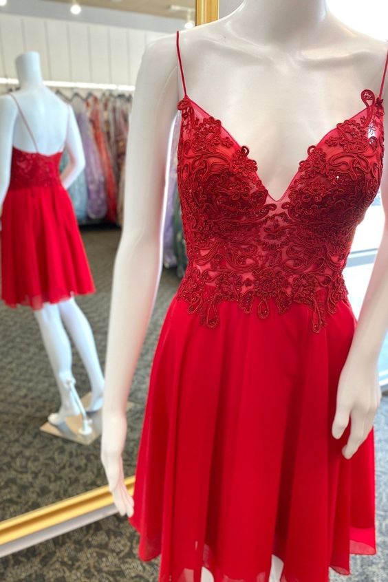 Plunging V Neck Appliques A-line Homecoming Dress S2617