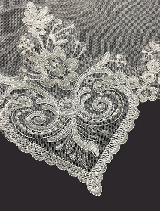 - Single layer retro style/sweet wedding cathedral veil with decal 59.06 inches (150 cm) lace