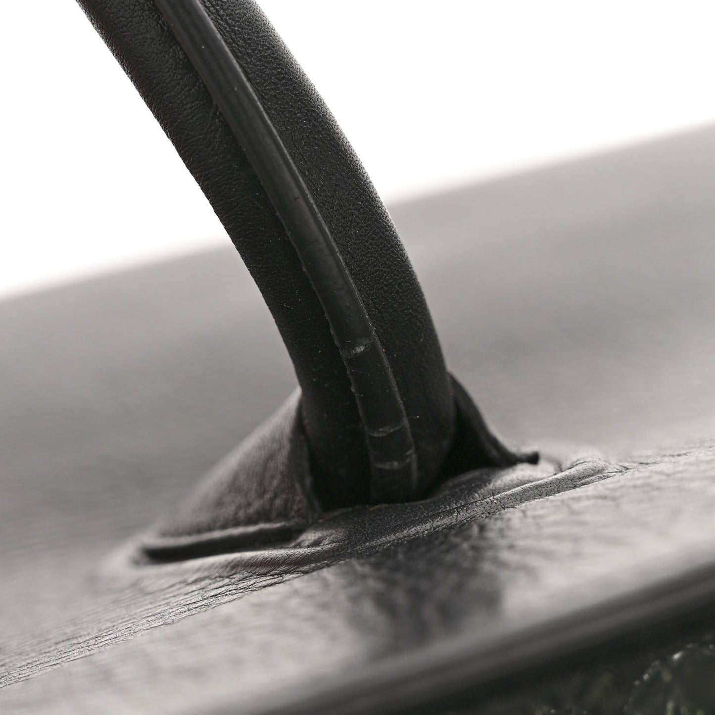 Grained Calfskin Medium Phantom Luggage Black