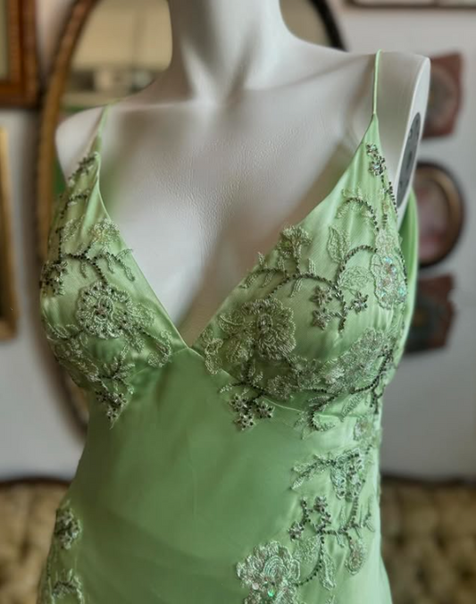 Green V-Neck Exquisite Embroidery Long Satin Ball Gowns Prom Dresses