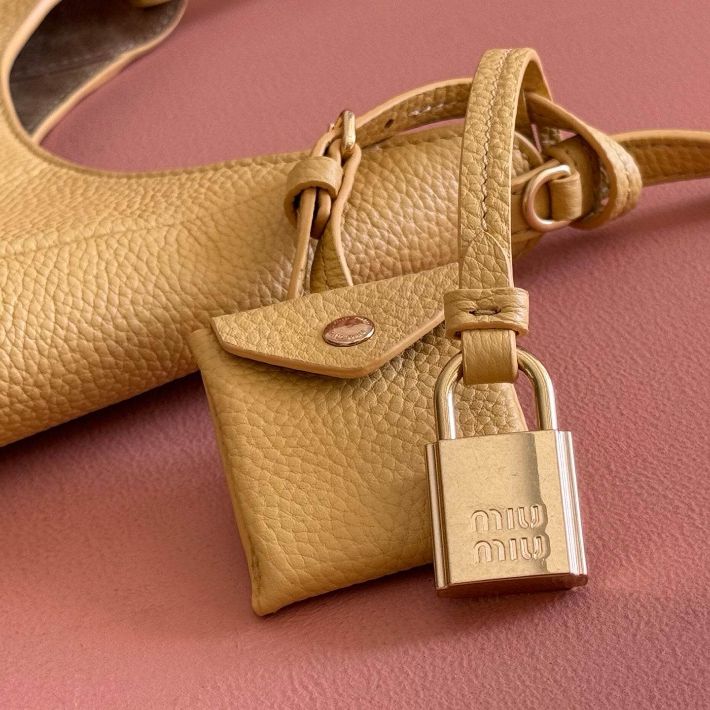 Miu Leather Bucket Bag 16cm Yellow Grain Cowhide