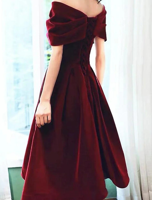 A-Line Cocktail Black Dress 1950s Dress Fall Wedding Guest Dress Knee Length Short Sleeve Off Shoulder Velvet with Pleats Pure Color