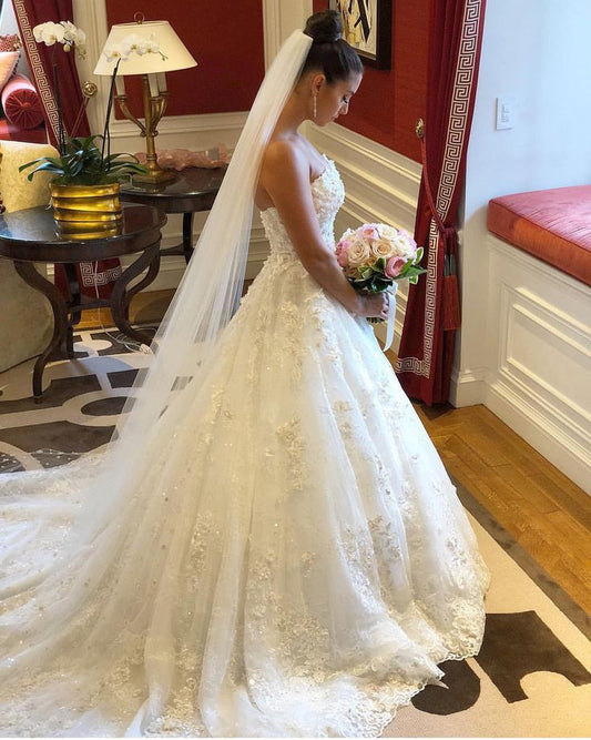 A Line Ball Gown Tulle Lace Wedding Dress Long Bridal Gown        S6240