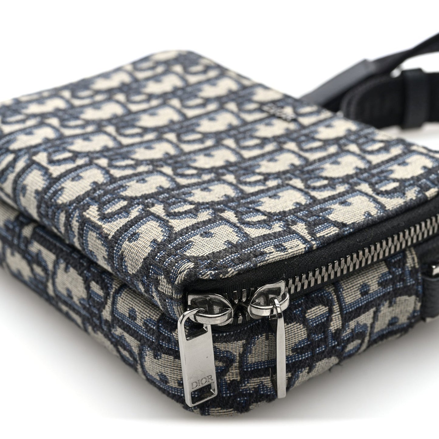 Oblique Pouch Beige Black