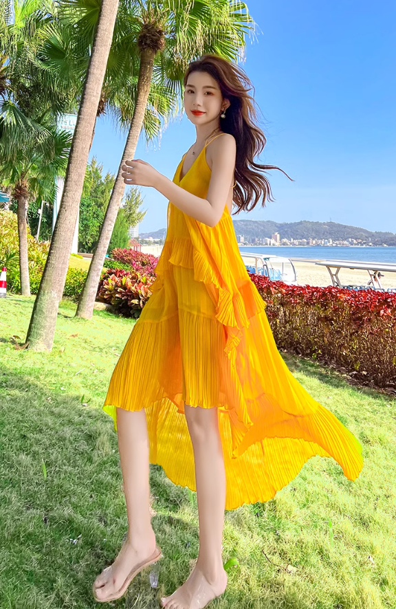 Yellow V-neck design backless dress tutu skirt irregular pleated beach suspender dress R0200