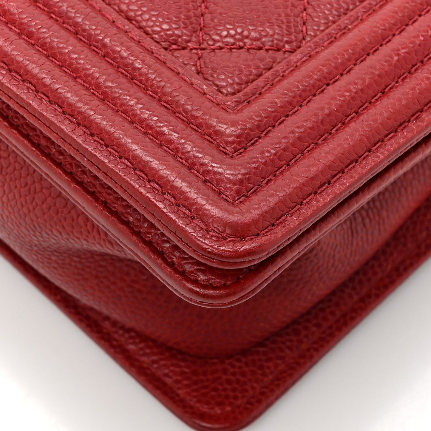 Caviar Quilted Medium Boy Flap Red