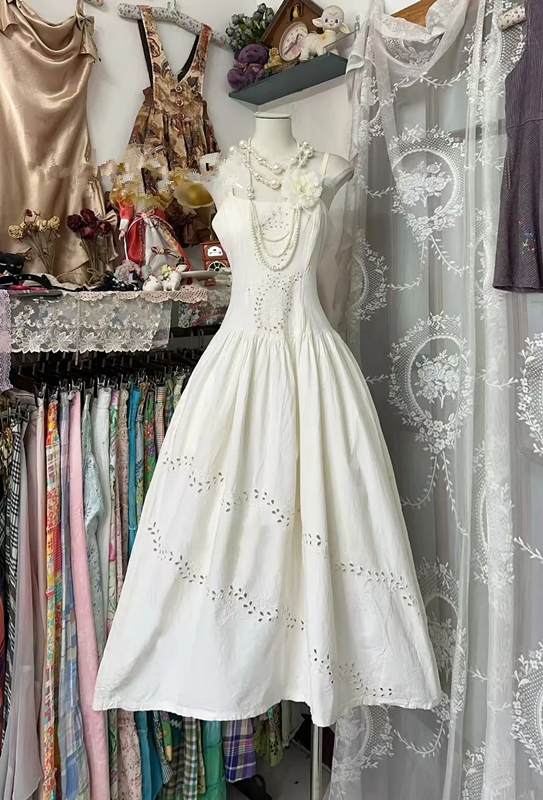 White halter-neck fitted long ball gown R7495
