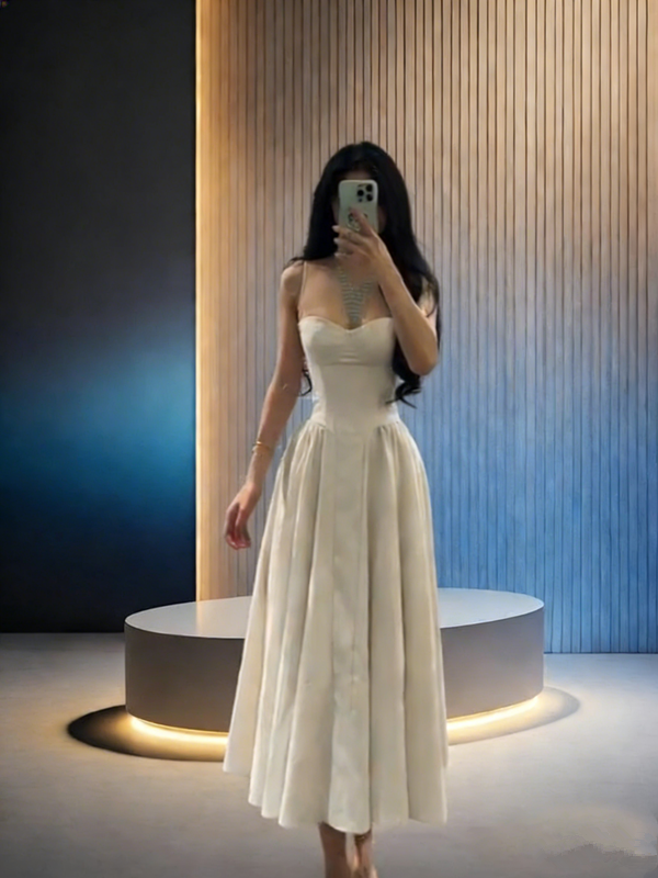 White halter-neck fitted elegant ball gown with a full skirt R8044