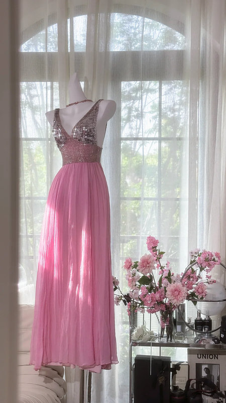 Light pink halter-neck fitted long ball gown R7655