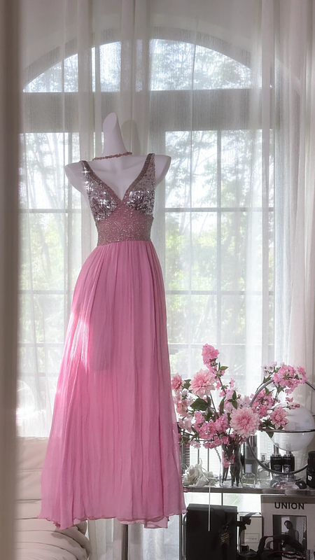 Light pink halter-neck fitted long ball gown R7655