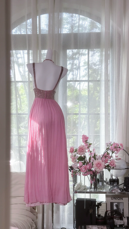Light pink halter-neck fitted long ball gown R7655