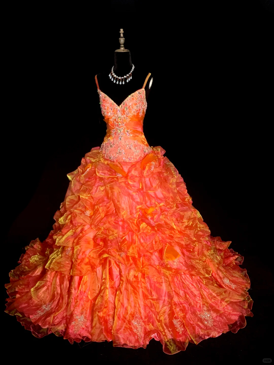 Orange halter-neck fitted long elegant ball gown R8685