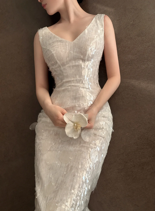 White V-neck sequin waist-cinched slim-fit bodycon long prom dress R7952