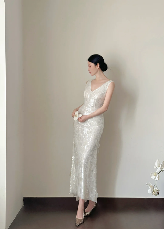 White V-neck sequin waist-cinched slim-fit bodycon long prom dress R7952