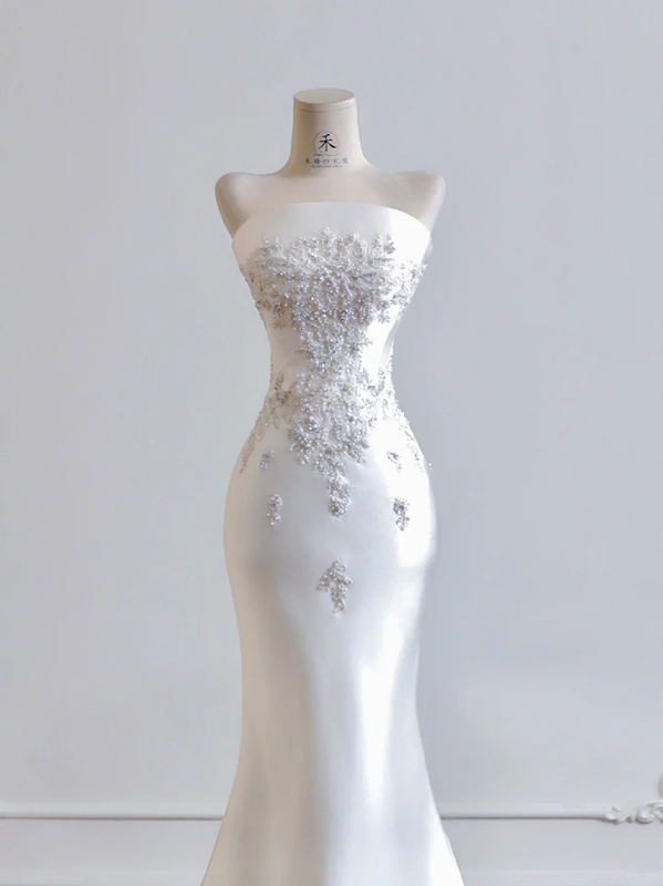 White strapless, fitted, bodycon long ball gown/bridal dress R8192