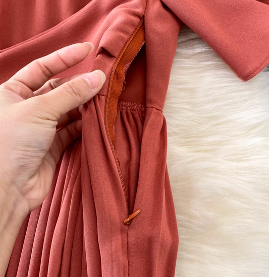 2025 new V-neck short-sleeved dress slim fit temperament waist tie big swing pleated long skirt R0345