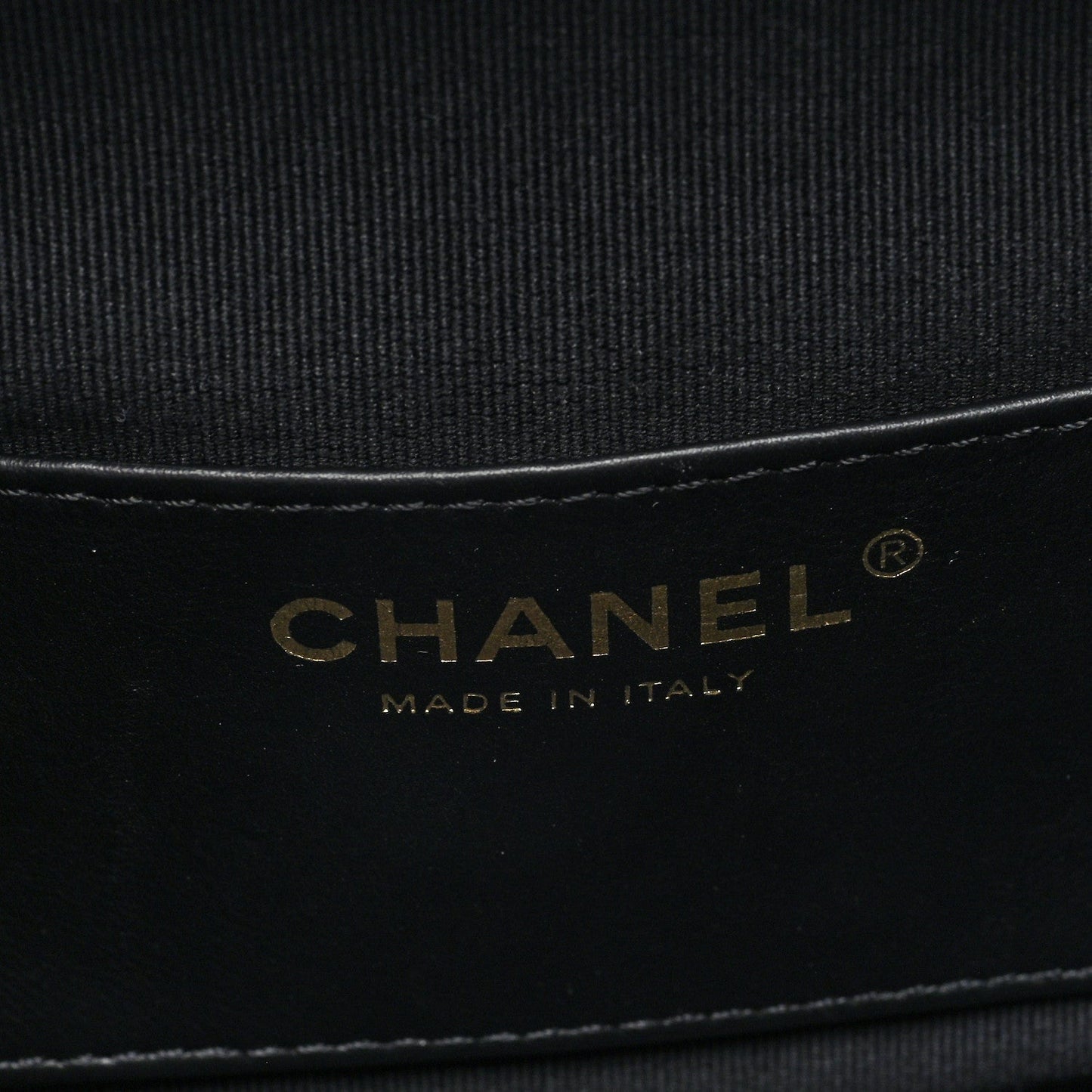 Caviar Quilted Small Round Vanity With Chain  Black