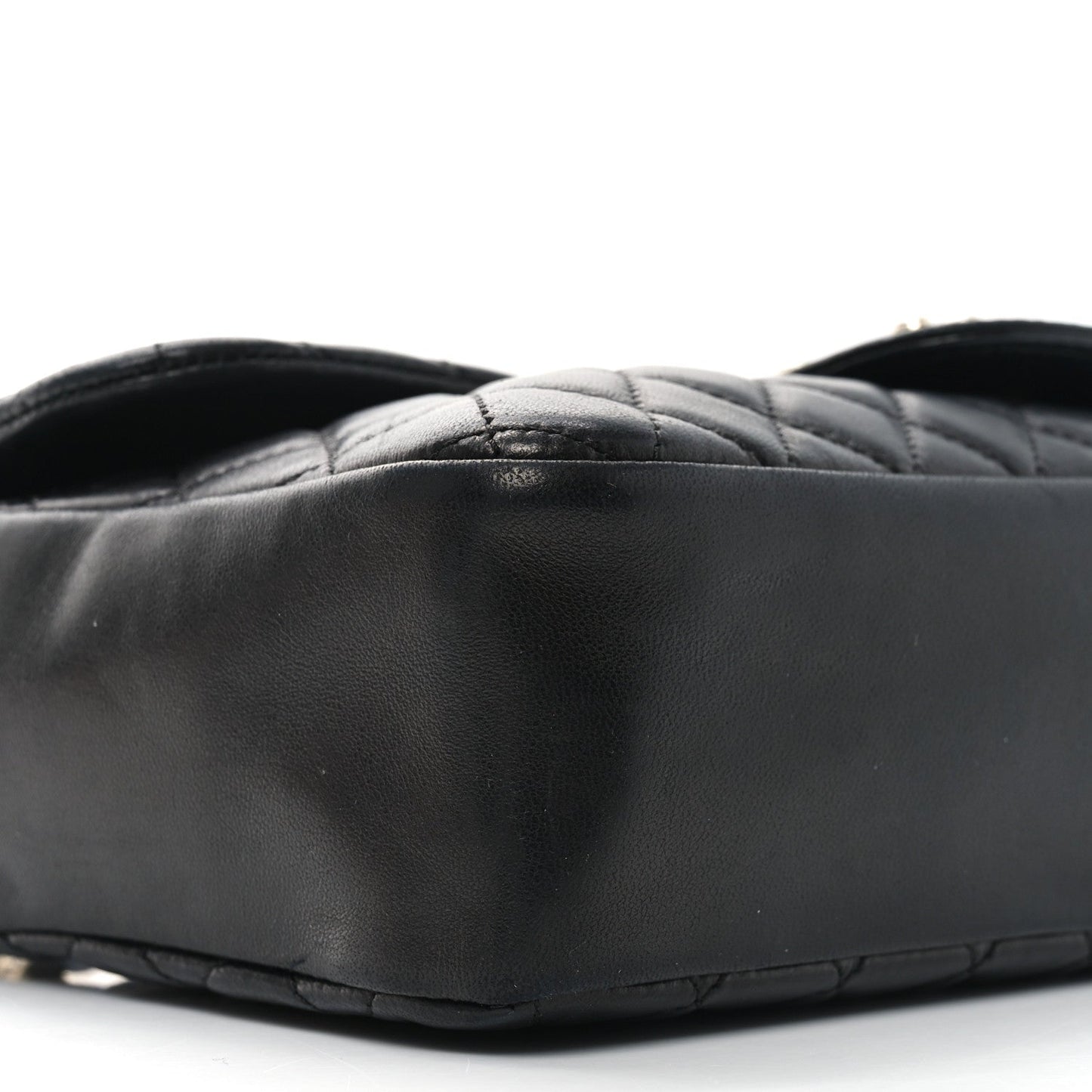 Lambskin Quilted Medium Westminster Pearl Flap Black