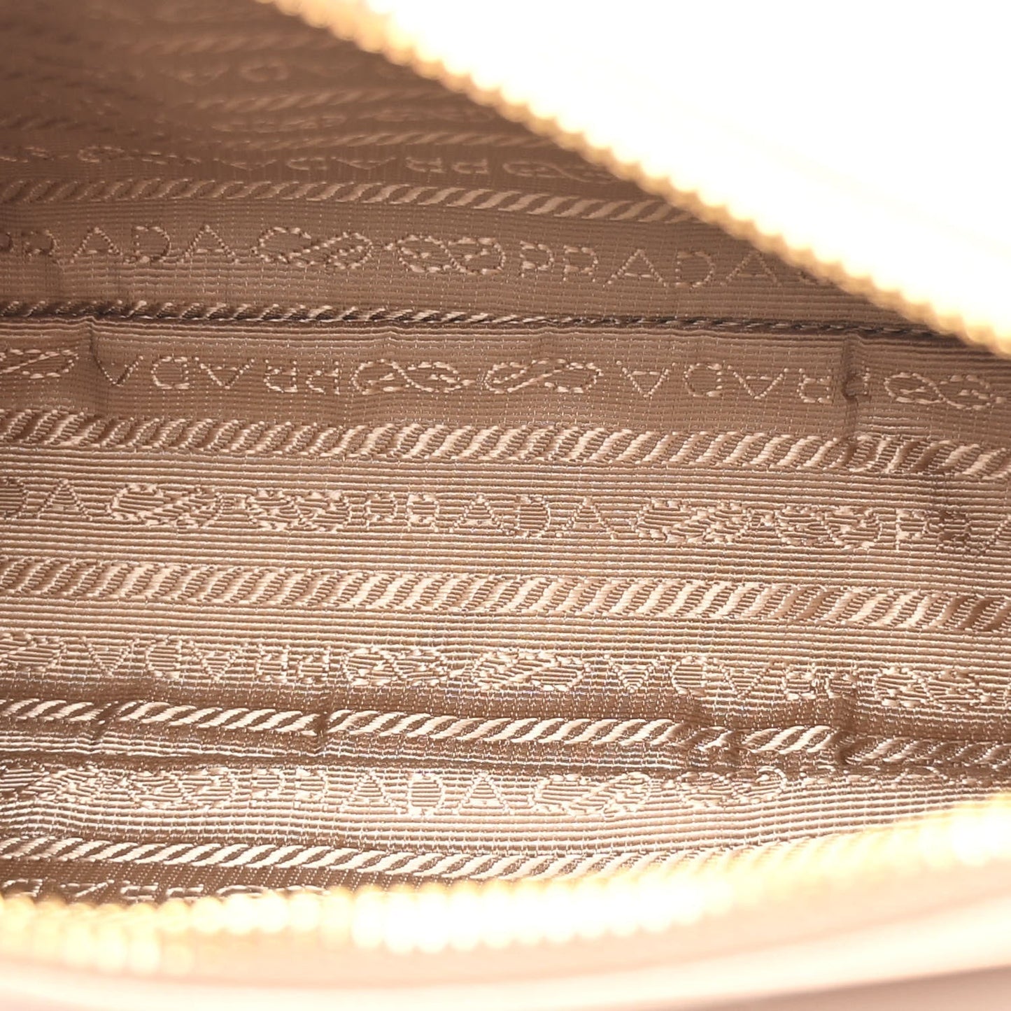 Saffiano Re-Edition 2005 Shoulder Bag Cammeo