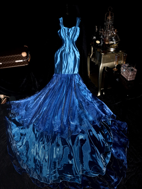Blue halter-neck fitted fishtail long ball gown R7002