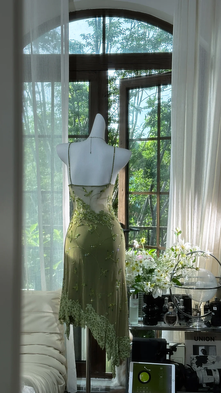 Green halter-neck, fitted waist, cutout sexy midi-length ball gown R7639