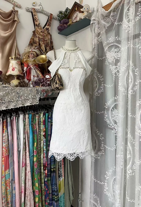 White sleeveless halter neck fitted short ball gown R7870