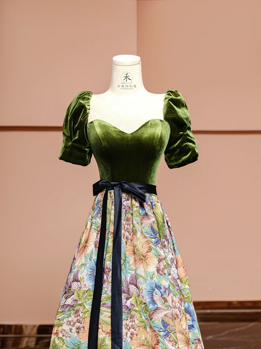 Green square neckline, fitted waist, slim-fitting retro print long ball gown/bridal dress R8393