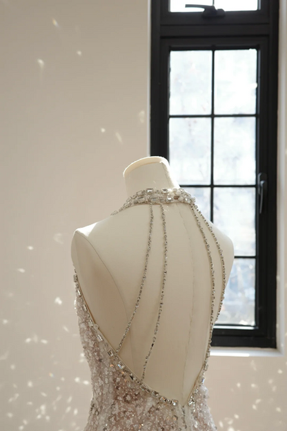 A sexy ball gown with a silver rhinestone halter neck and fitted waist, featuring a foundation and a bridal gown. R8550