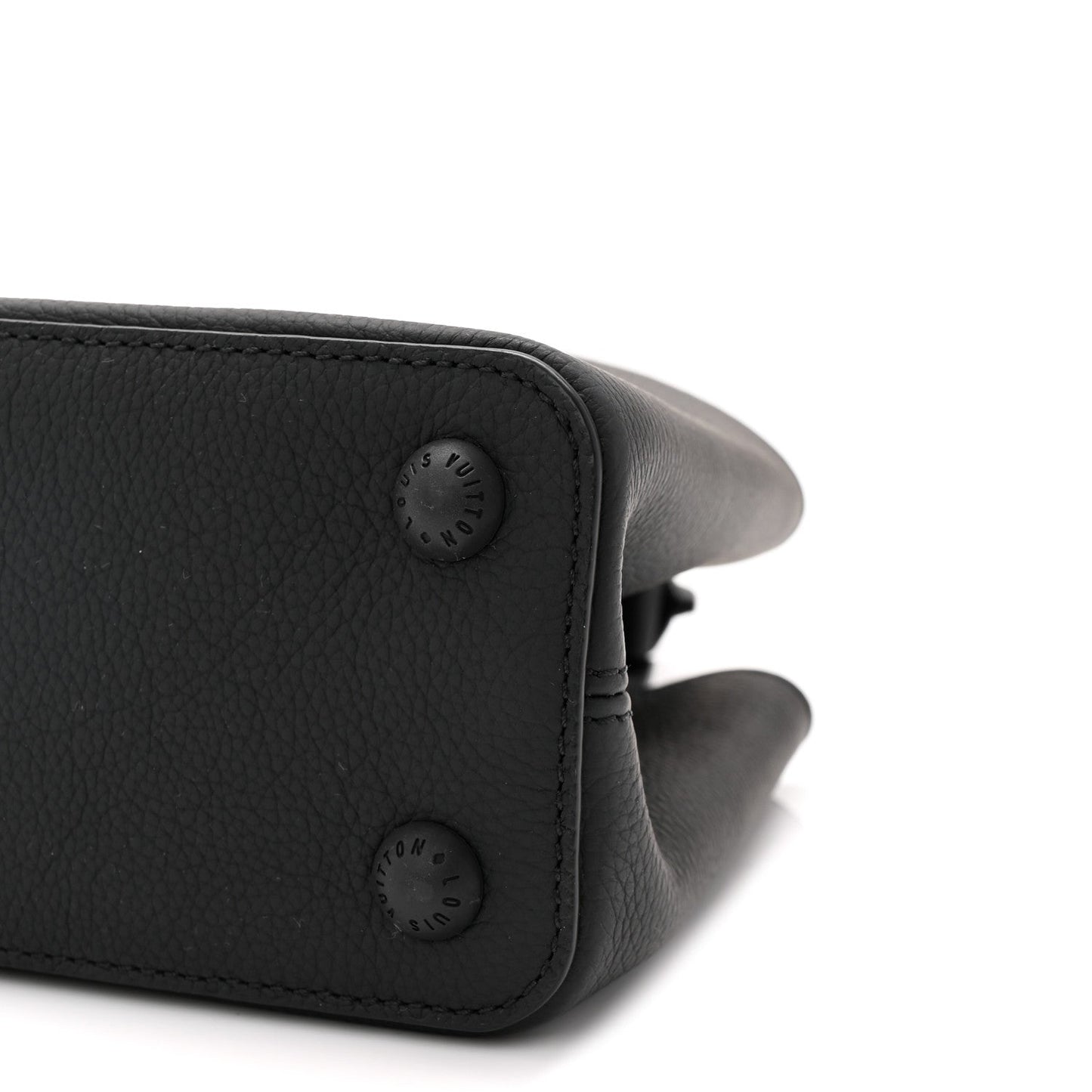 Taurillon Capucines East West MM Matte Black
