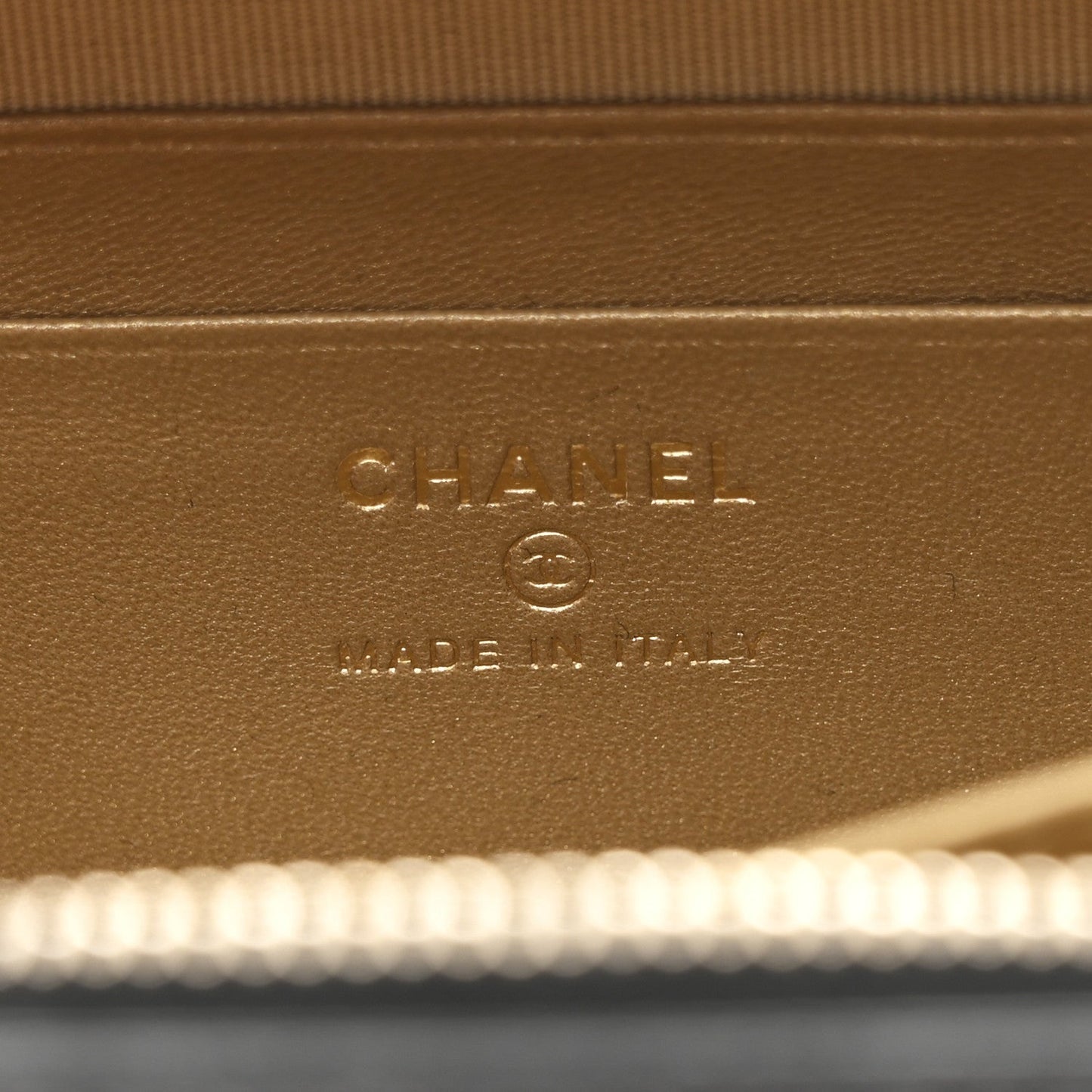 Lambskin Quilted CC Pearl Crush Camera Case Black