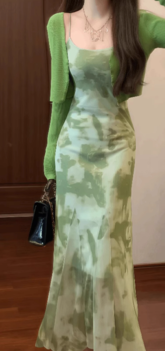 Green floral suspender dress, beautiful waist and slim hip skirt R0618