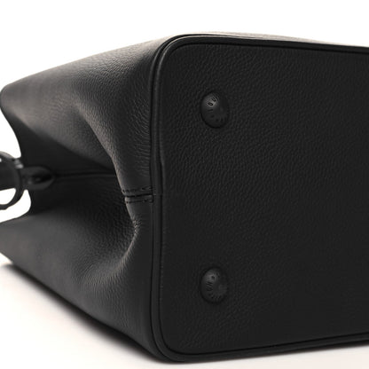 Taurillon Capucines GM Souple Matte Black