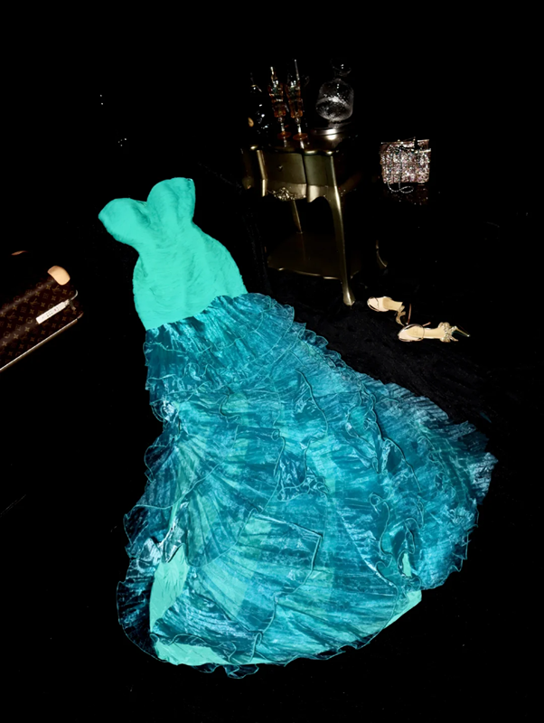 Lake blue strapless, fitted waist, hip-hugging, long fairy ball gown R6929