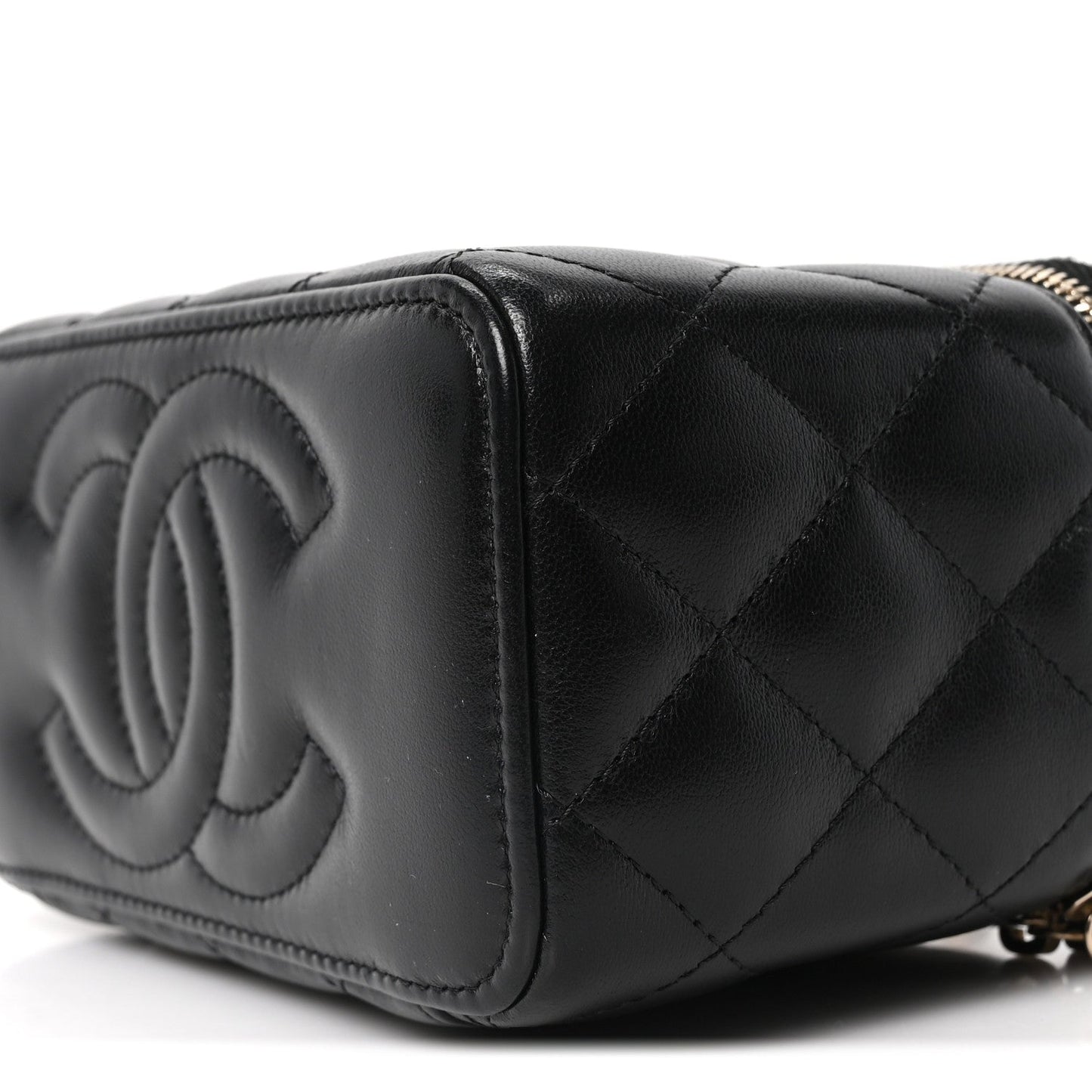 Lambskin Quilted Pearl Crush Small Vanity Case With Chain Black