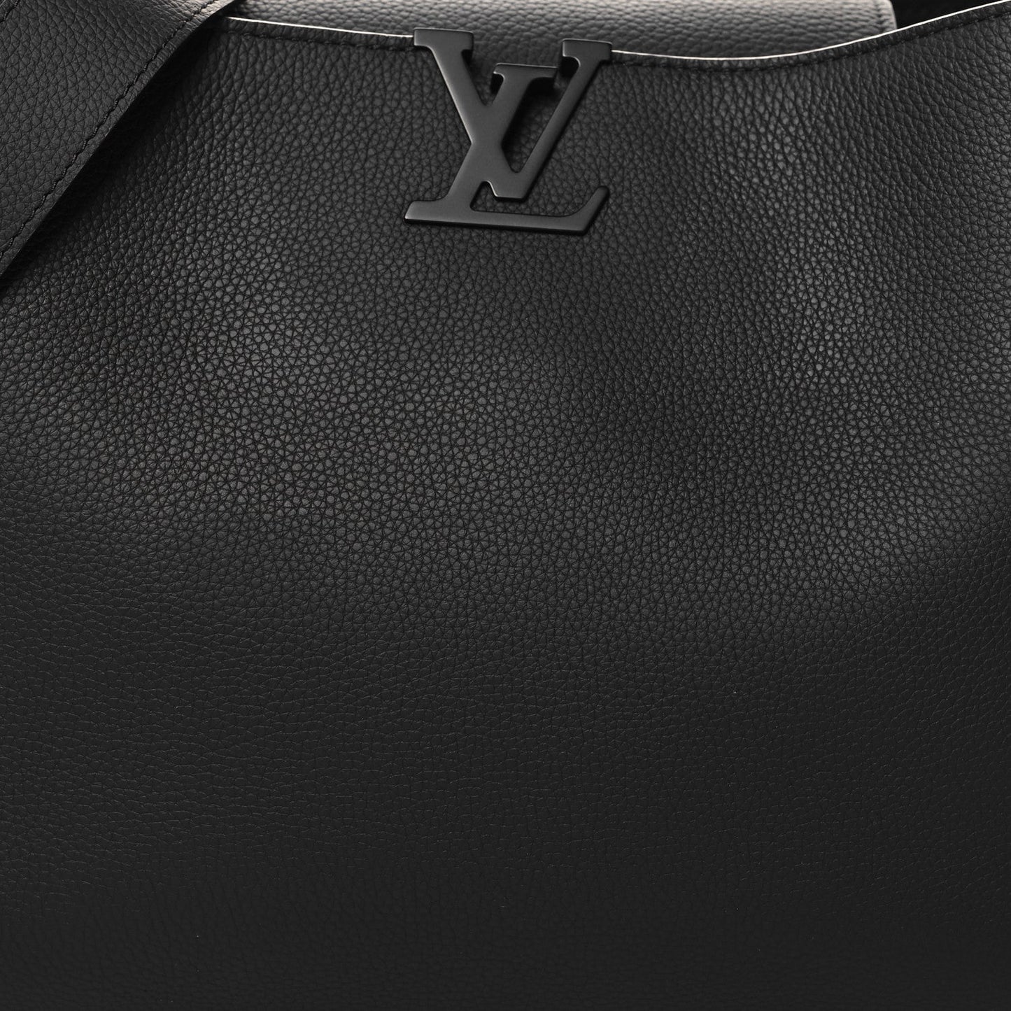 Taurillon Capucines GM Souple Matte Black