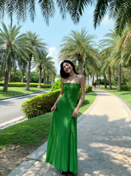 Green waist sexy tube top knitted long skirt white high-end seaside holiday dress R0228