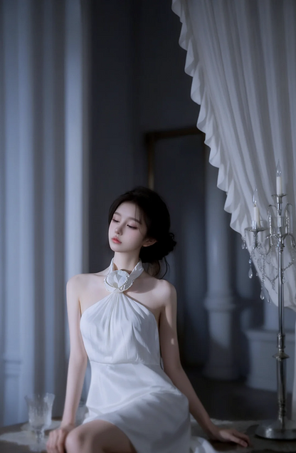 White halter-neck, fitted waist, backless sexy ball gown R7530