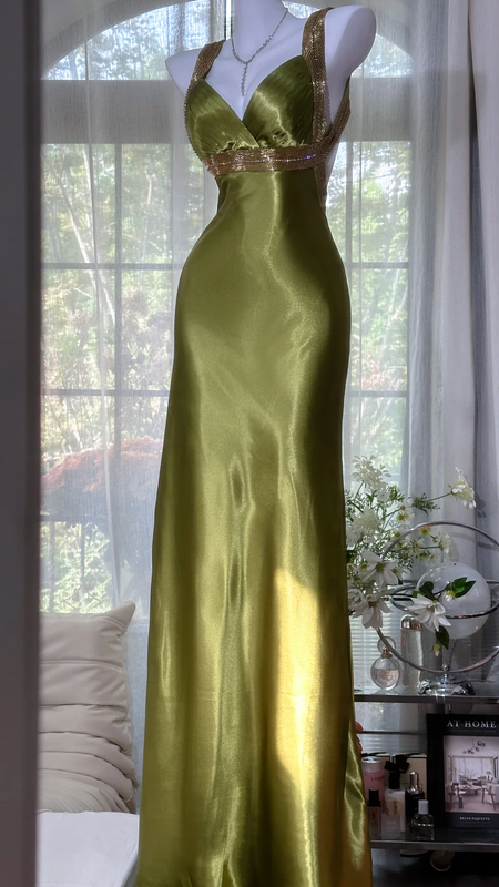 Green halter-neck backless fitted waist bodycon long ball gown R7606
