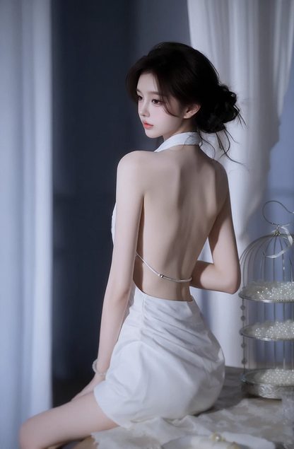 White halter-neck, fitted waist, backless sexy ball gown R7530