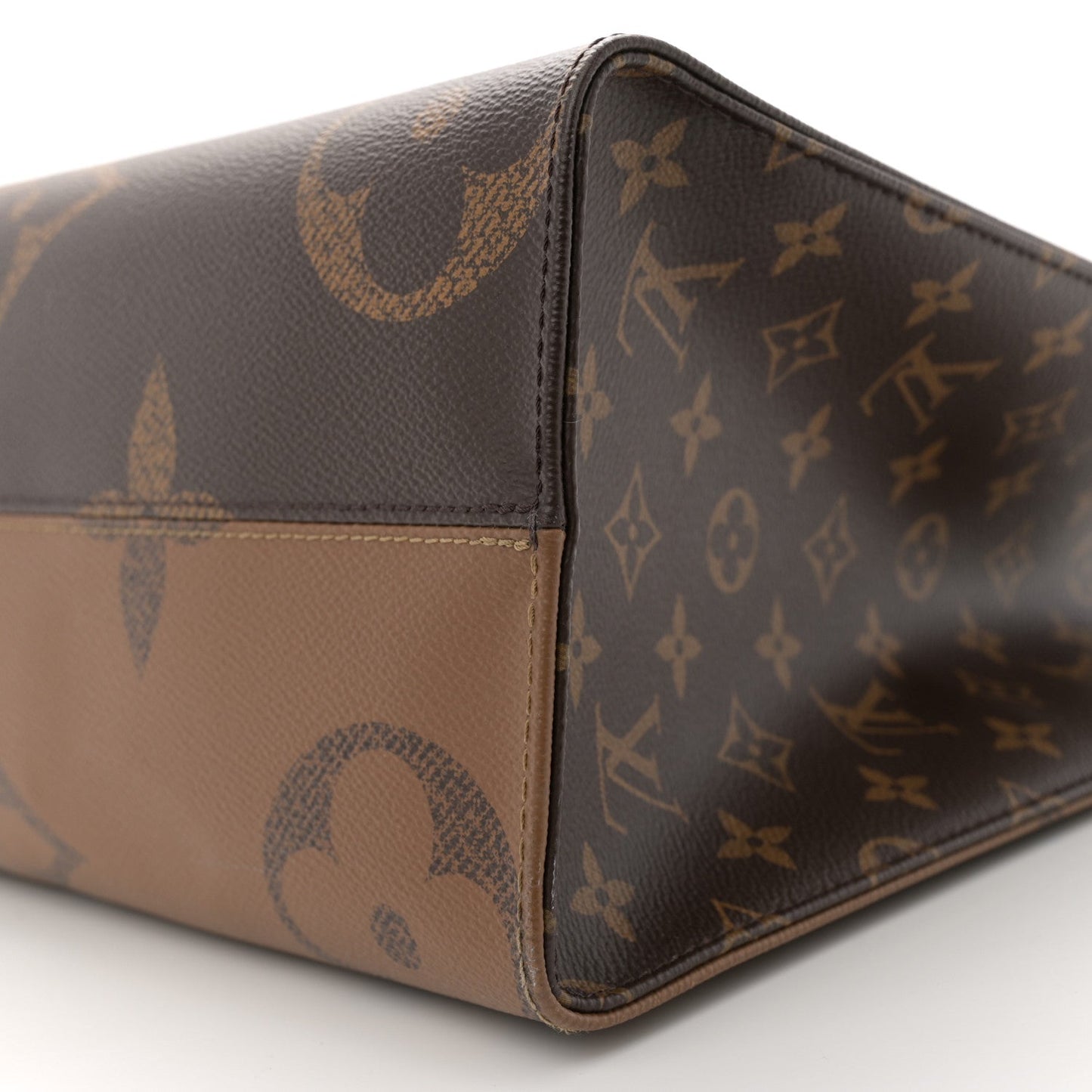 Reverse Monogram Giant Onthego MM