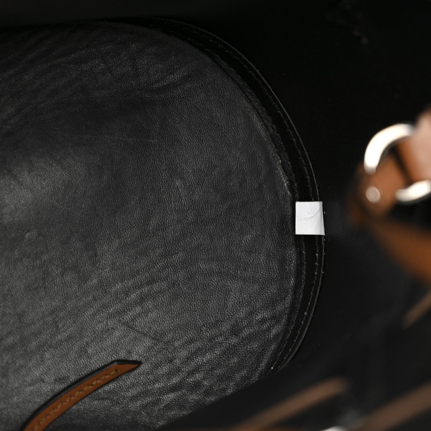 Vitello Intreccio Tress Bucket Bag Cognac Black
