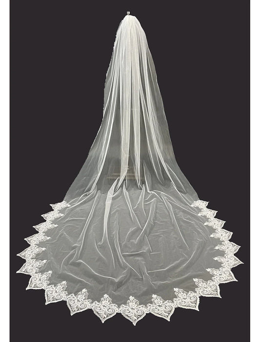 - Single layer retro style/sweet wedding cathedral veil with decal 59.06 inches (150 cm) lace