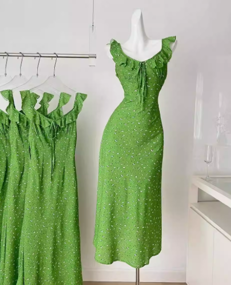 2025 Spring and Summer New V-neck suspender dress French style green floral ruffle dress R0274