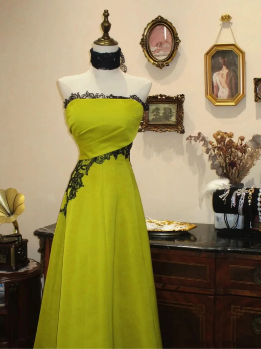 A Line Green Evening Gown with Black Lace Appliqué Strapless Floor Length Prom Dress