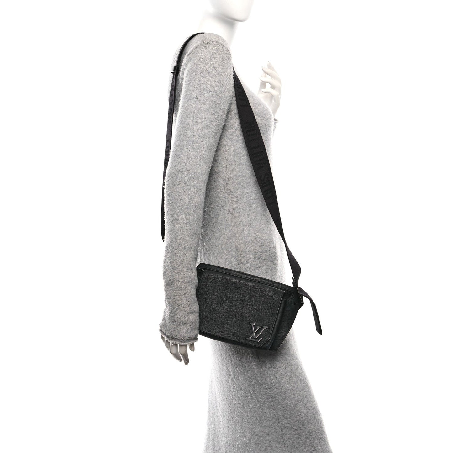 Grained Calfskin Aerogram Takeoff Sling Black