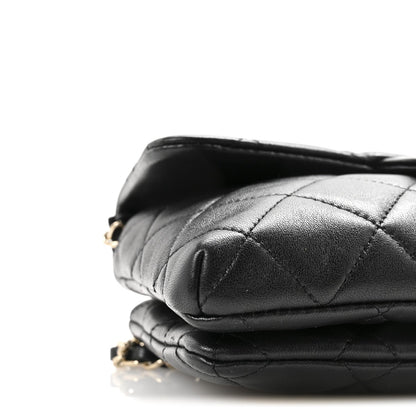 Lambskin Quilted CC Pocket Clutch With Chain Black