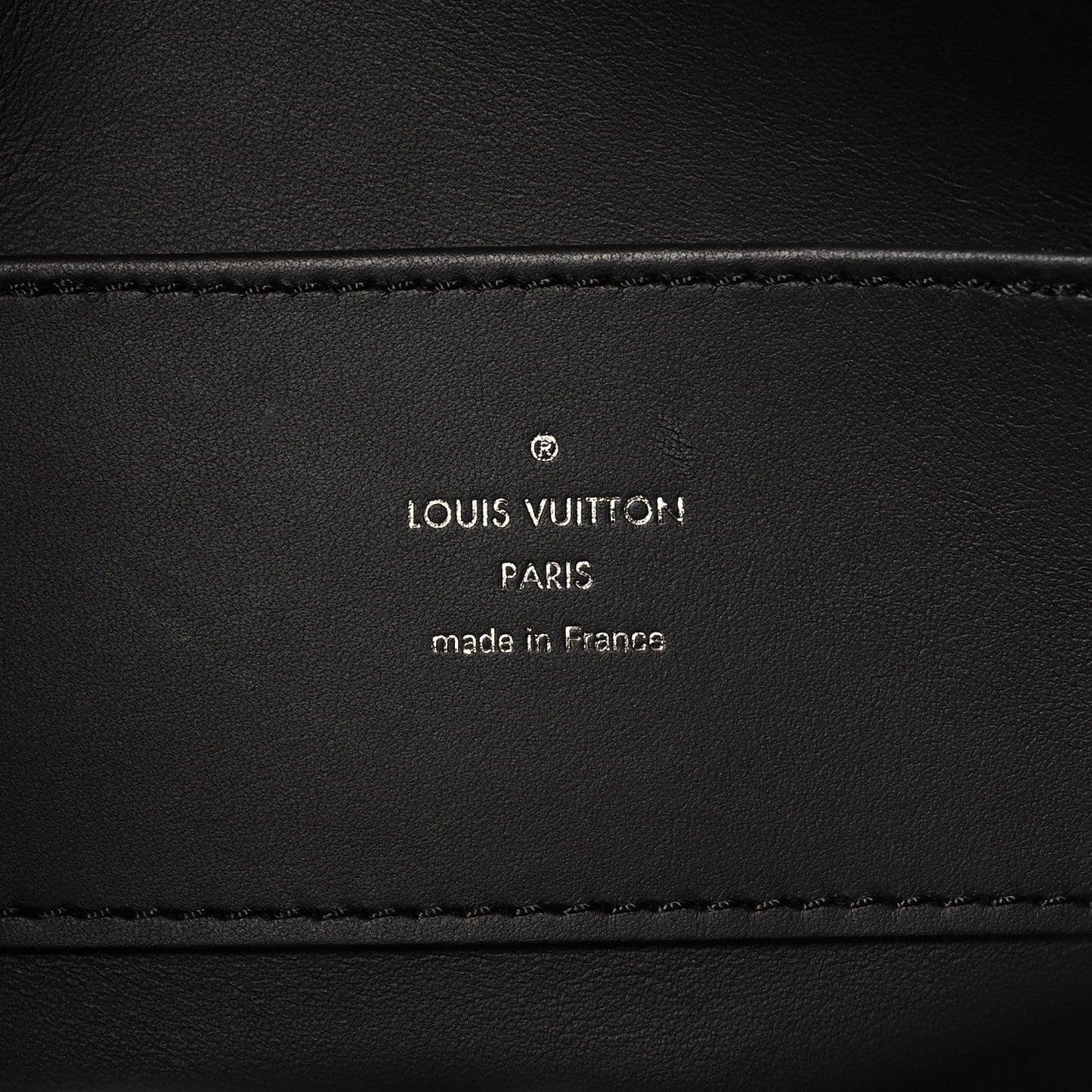 Taurillon Capucines GM Souple Matte Black