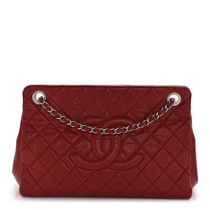 Caviar Quilted Timeless CC Shopping Tote Red